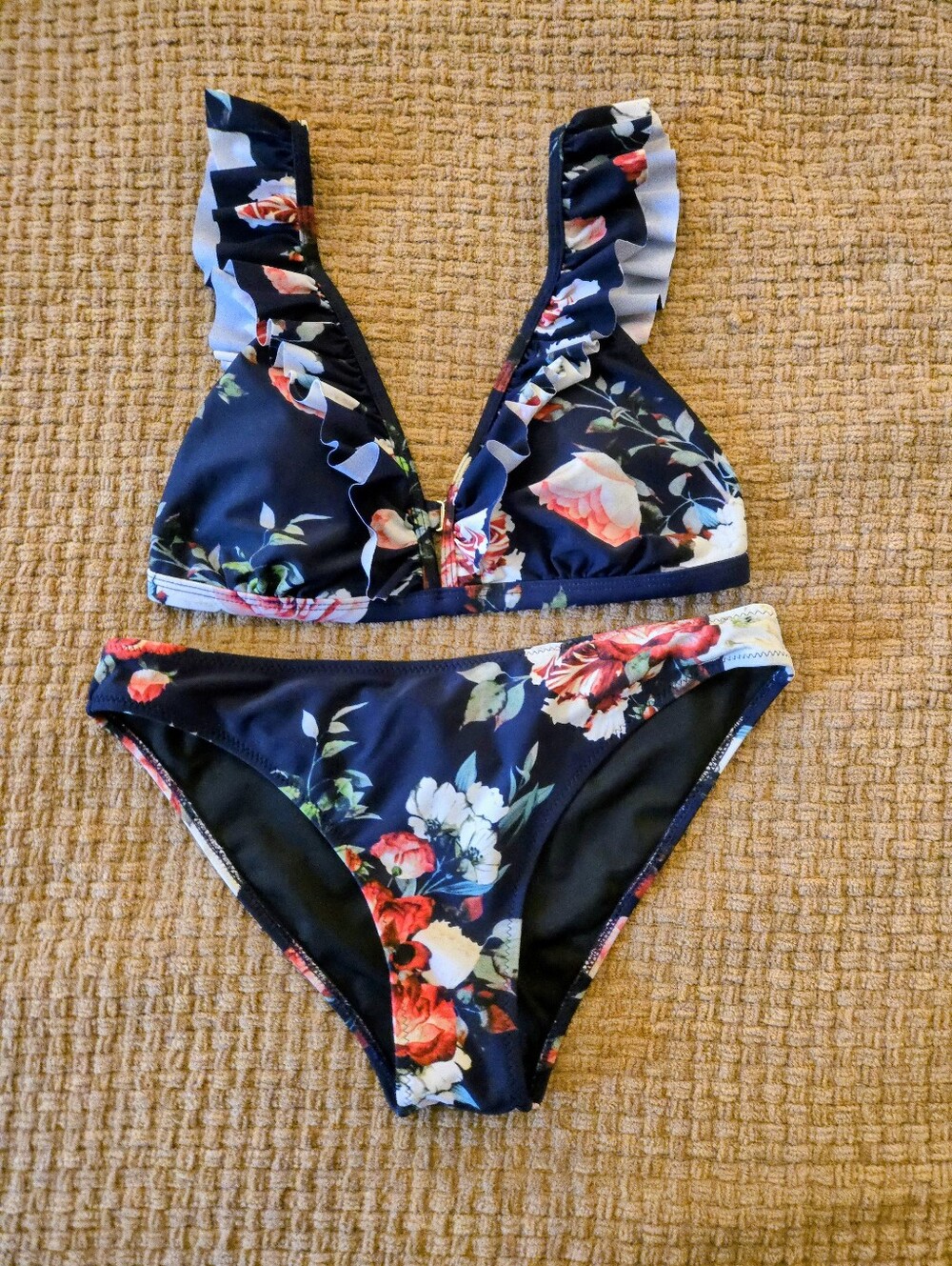 NWOT Cupshe navy floral bikini with ruffle straps Size M